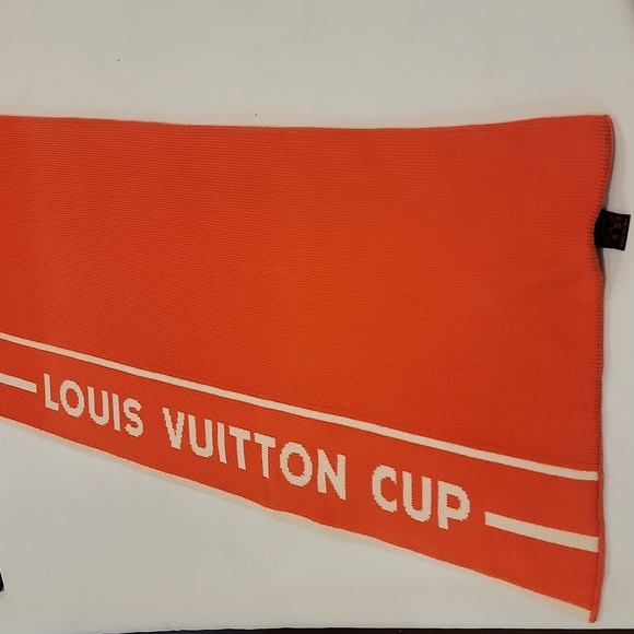 Authentic Louis Vuitton reversible scarf - Picture 5 of 11